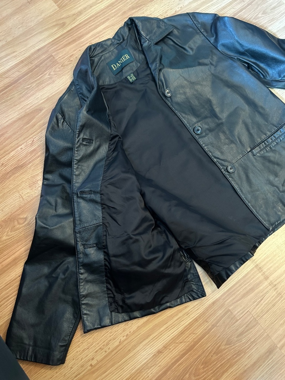 Women's Vintage Danier Genuine Leather Jacket - Picture 2 of 4